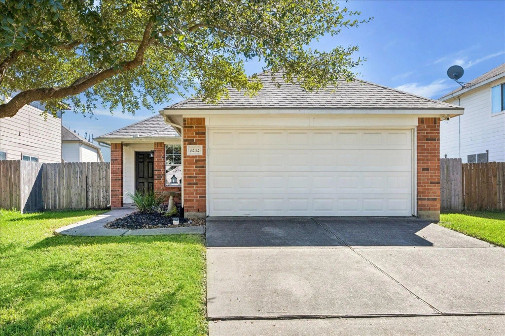 4434 Plumeria Avenue, Baytown