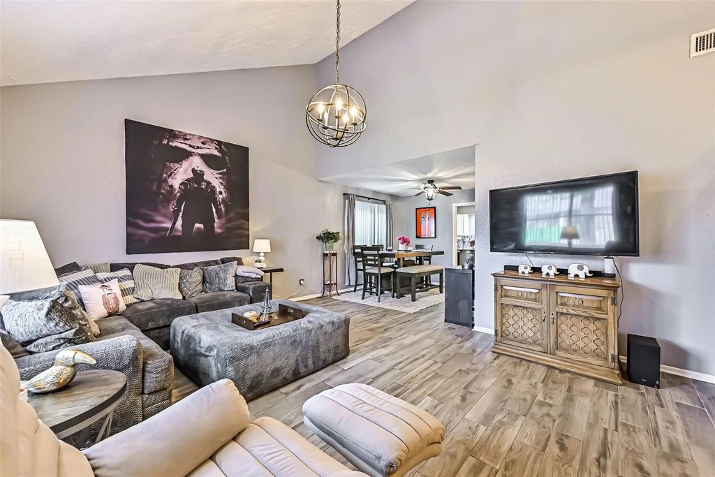 115 Lazy Hollow Drive, League City