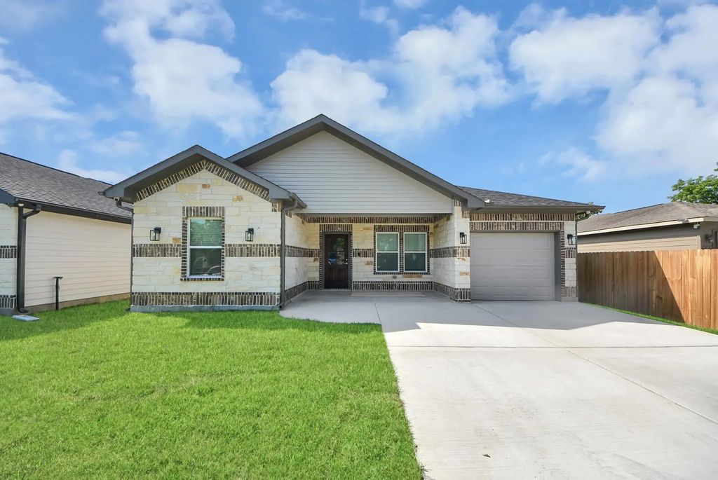 604 Miriam Street, Baytown