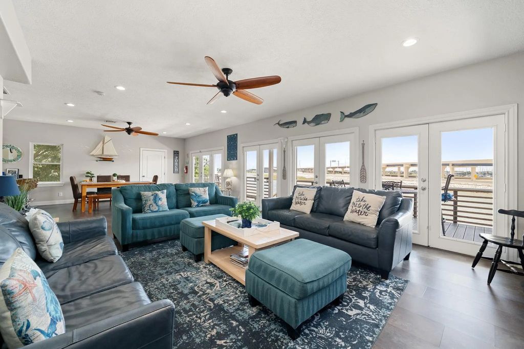 814 Hall Avenue, Seabrook