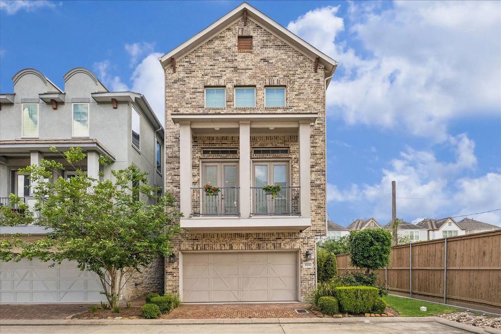 1702 Oak Leaf Pass Drive, Houston