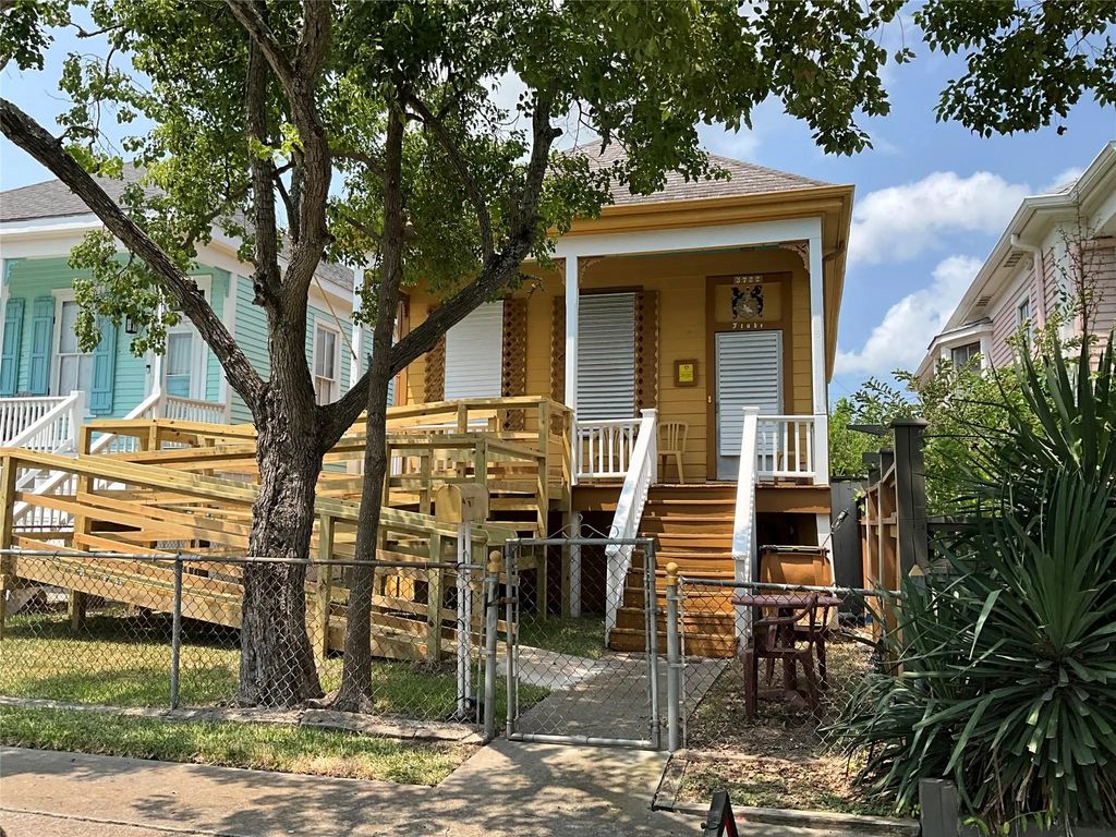 3722 Ursuline Street, Galveston