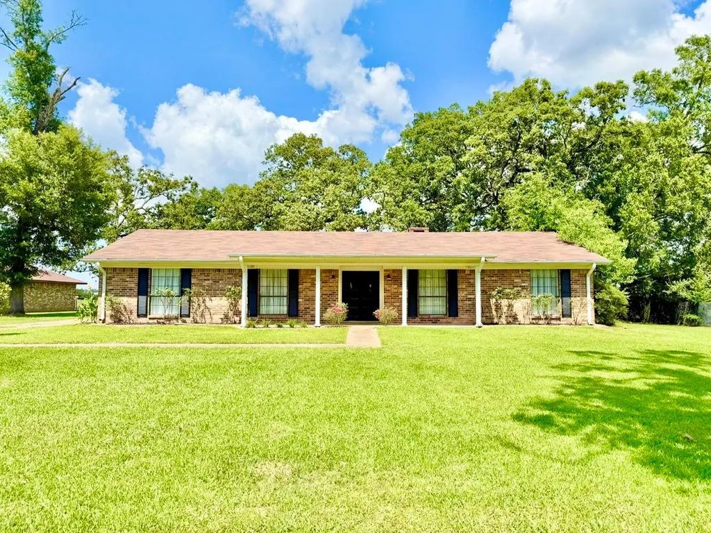 307 Trailwood Drive, Crockett