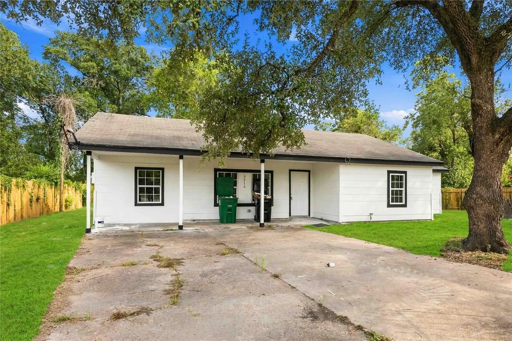 9210 Crestview Drive, Houston