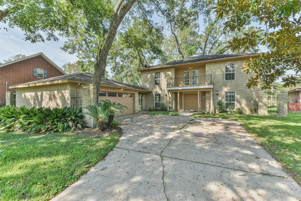 316 Saint Cloud Drive, Friendswood