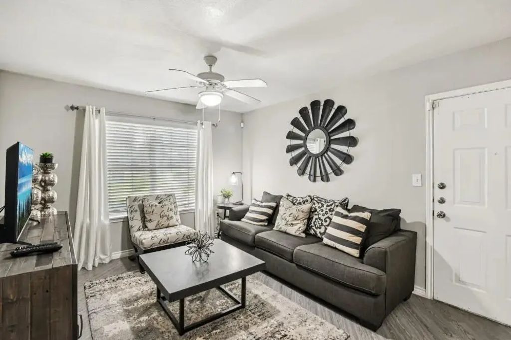 20000 Saums Road 07105, Katy