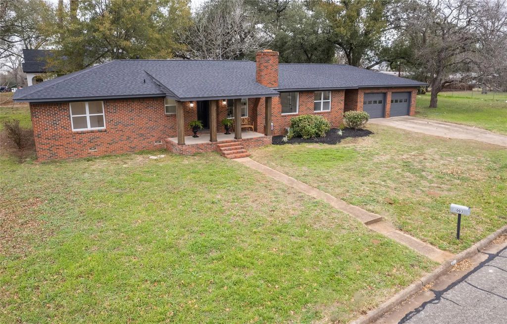 1003 Carlee Drive, Brenham