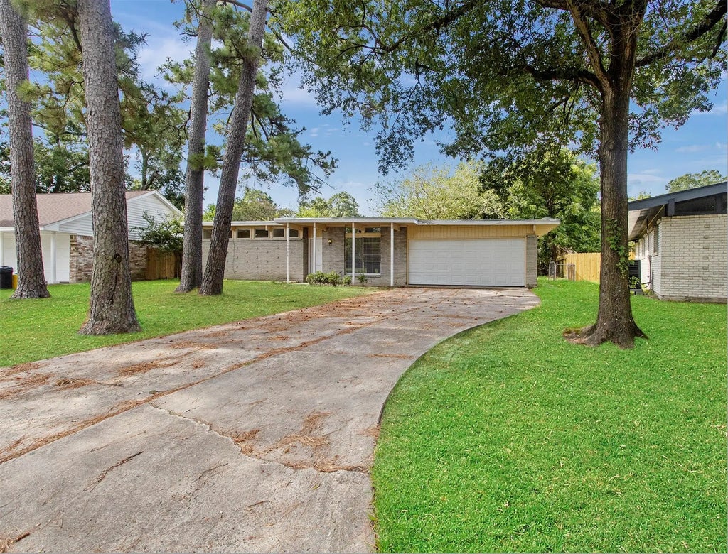 13306 Oak Leaf Lane, Houston