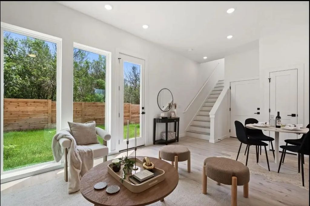 401 North Bluff 19101, Austin