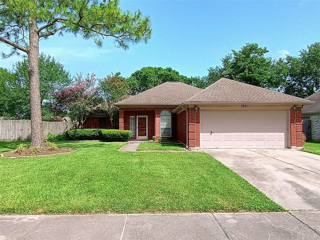 3821 Pin Oak Drive N, Pearland