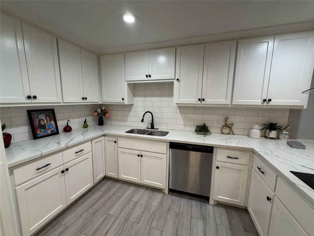 7703 Moonmist B, Houston