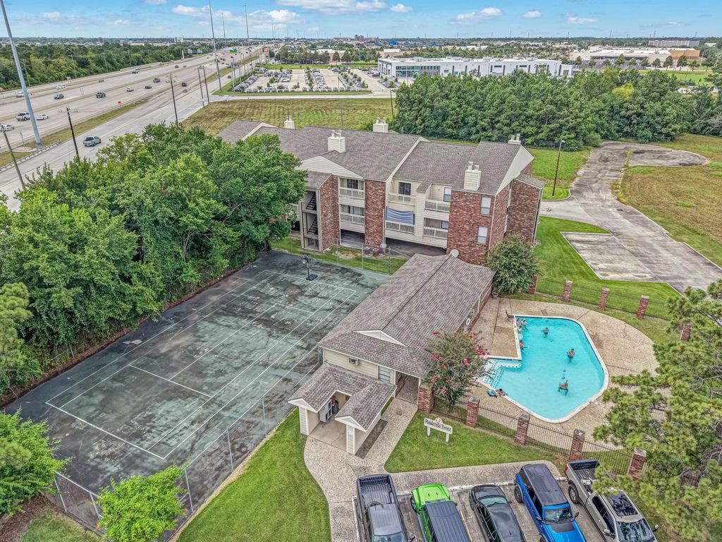 2501 Gulf Freeway 256d, Dickinson