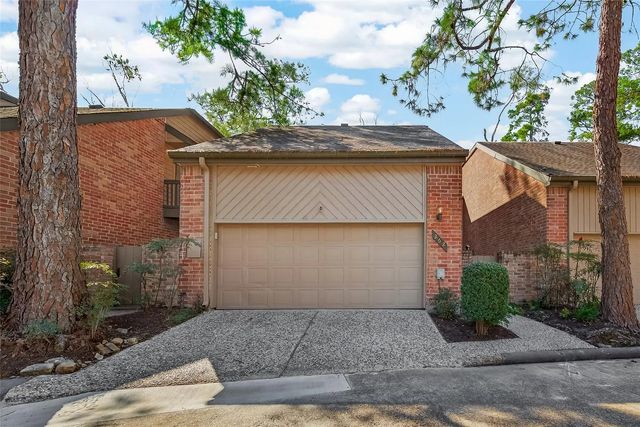 262 Sugarberry Circle, Houston