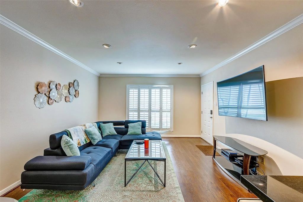 1800 Stoney Brook Drive 102, Houston