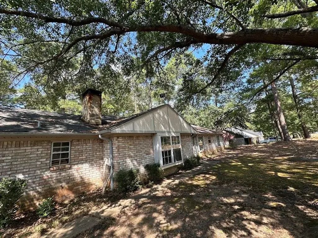 447 Plum Creek Road, Longview