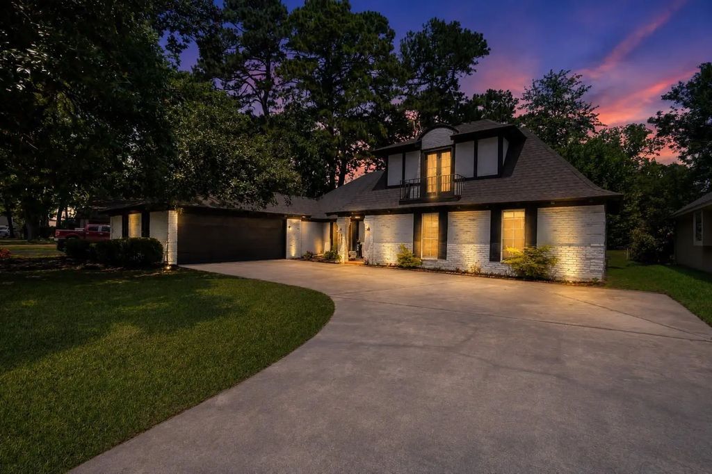 88 April Wind Drive S, Conroe