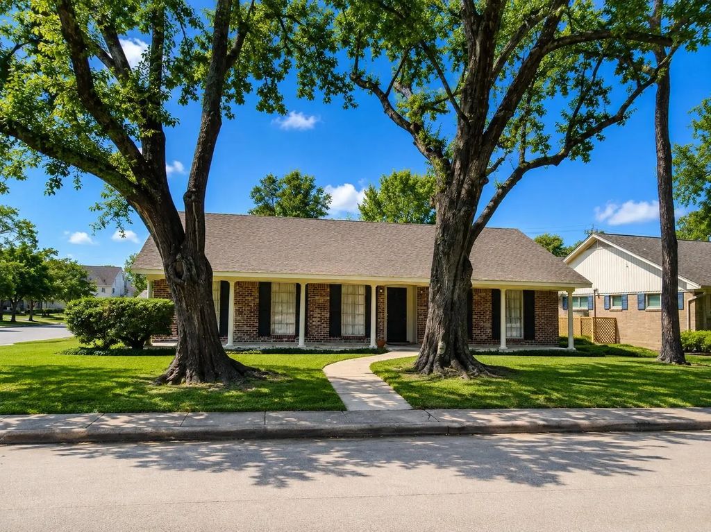 6123 Lynbrook Drive, Houston