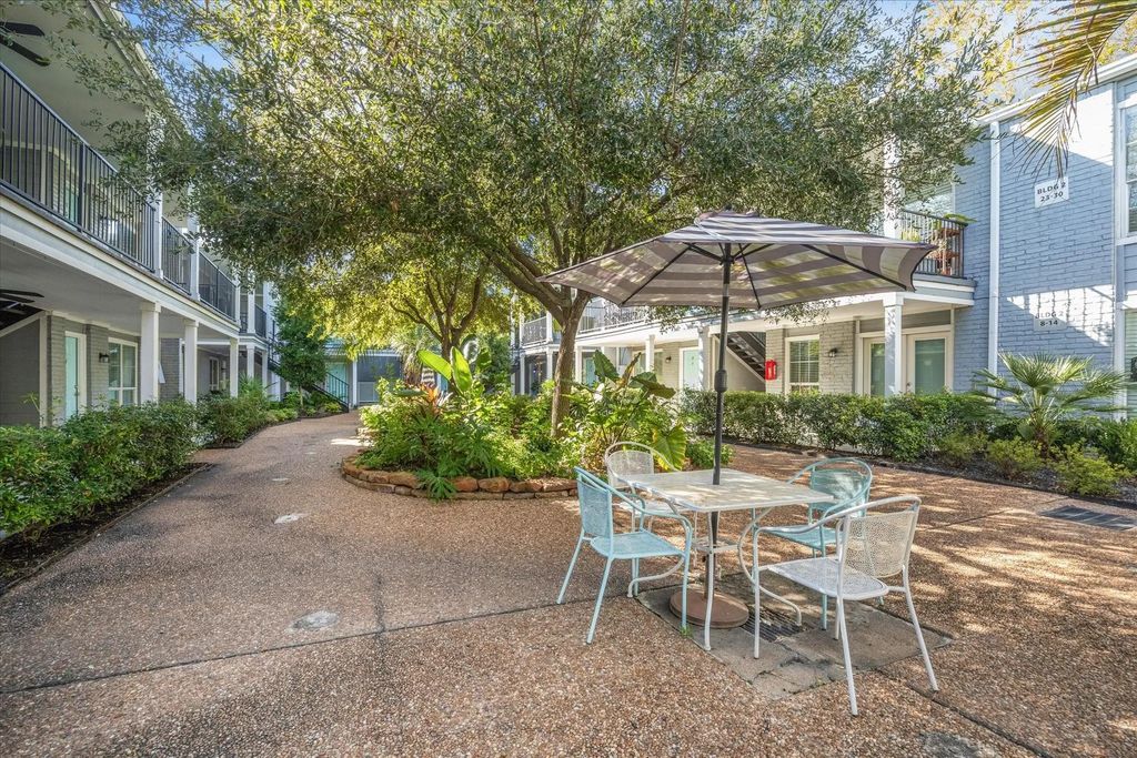 300 Pecore Street 11, Houston