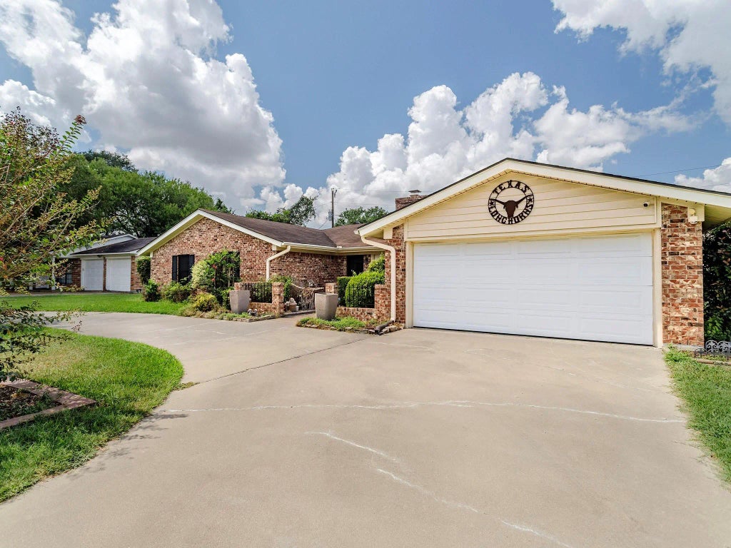 1804 Lakeview Drive, Brenham