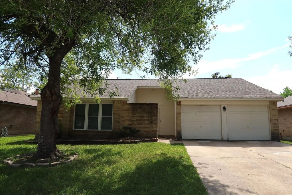 17122 Coachmaker Drive, Friendswood