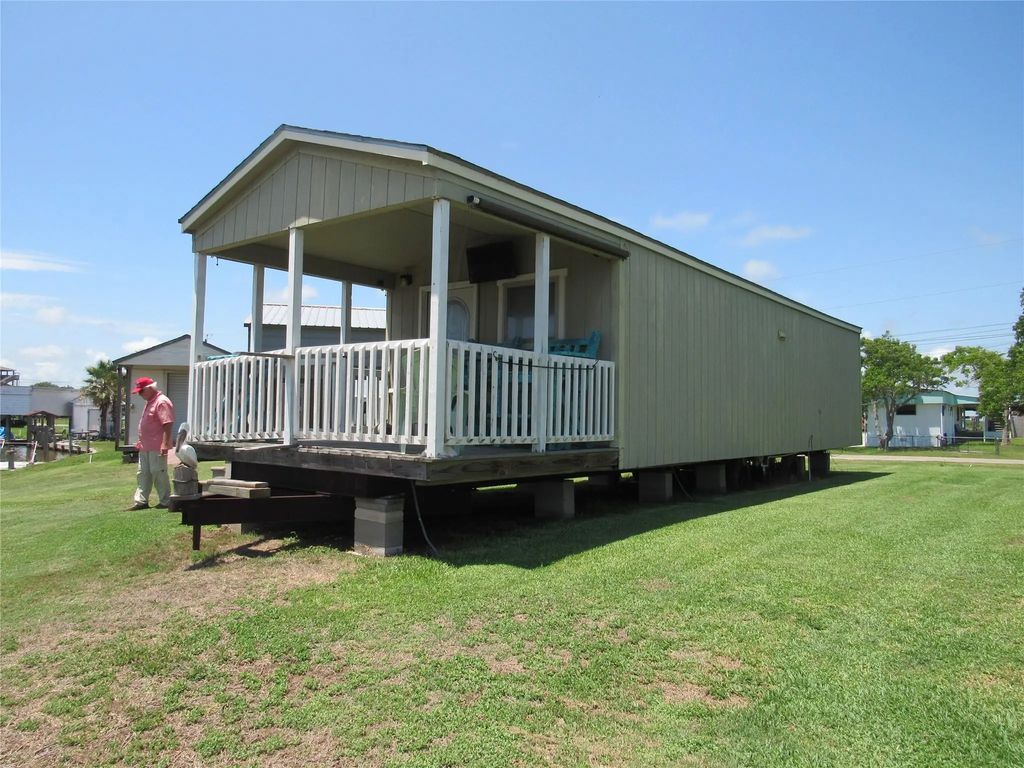 961 County Road 202, Sargent