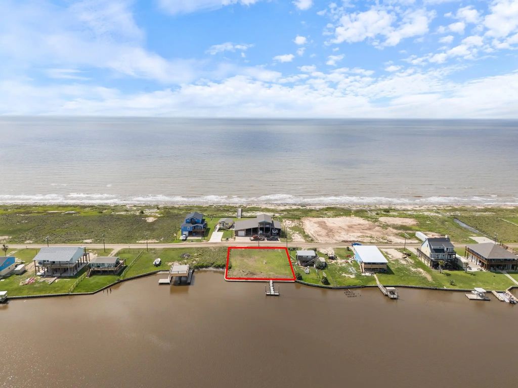 1001 County Road 230, Sargent
