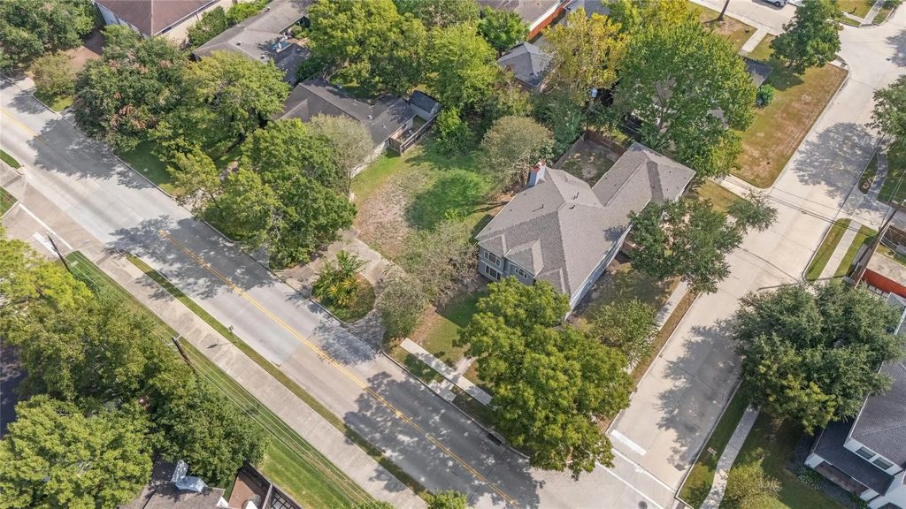 5517 Newcastle Street, Bellaire