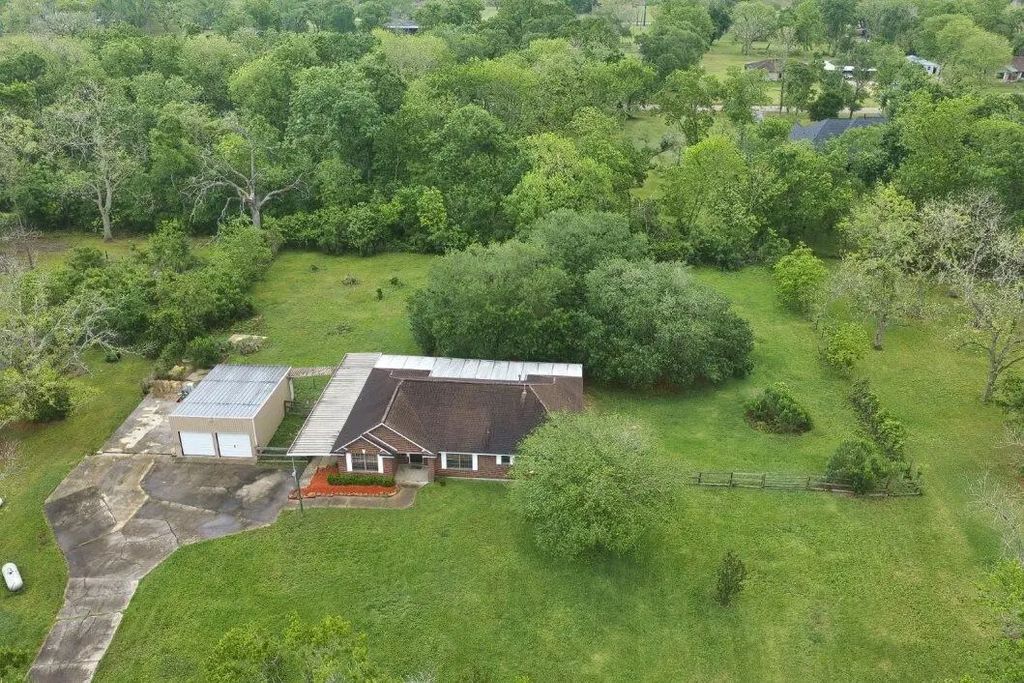 308 County Road 893b, Angleton