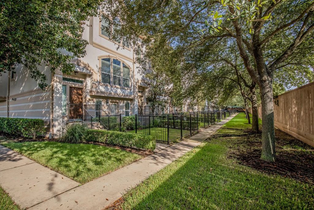 1742 French Village Drive, Houston