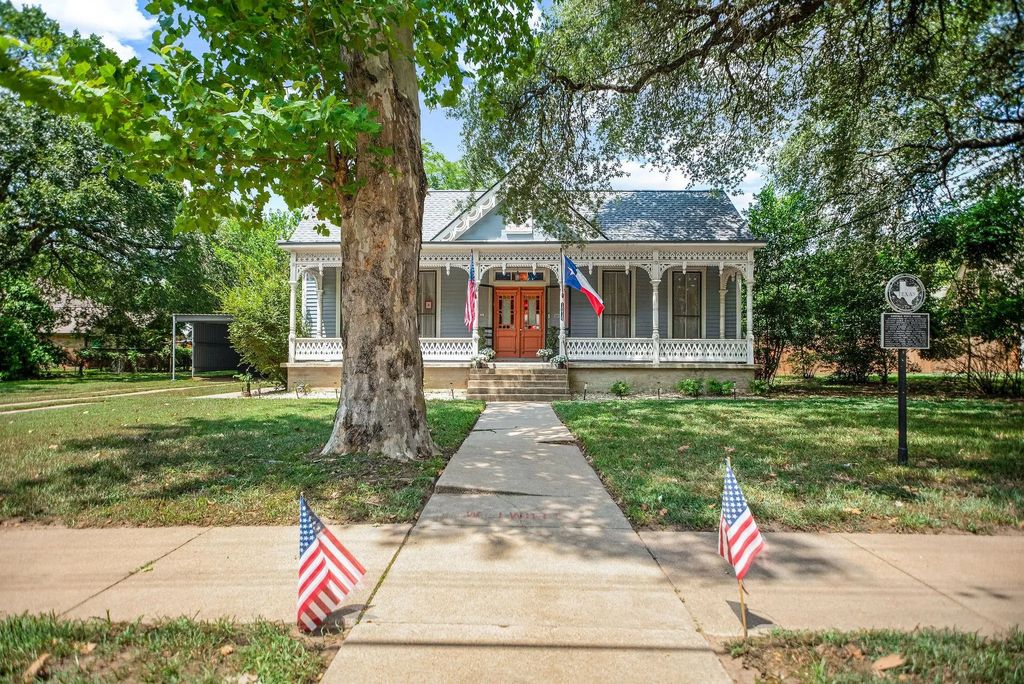 1216 Live Oak Street, Columbus