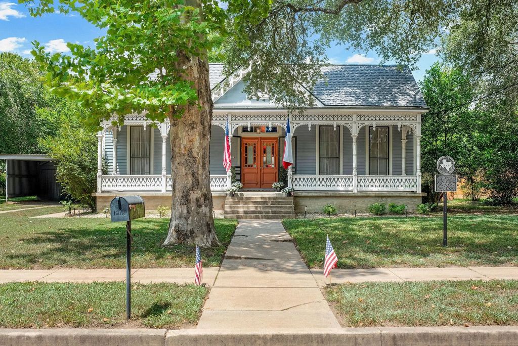 1216 Live Oak Street, Columbus