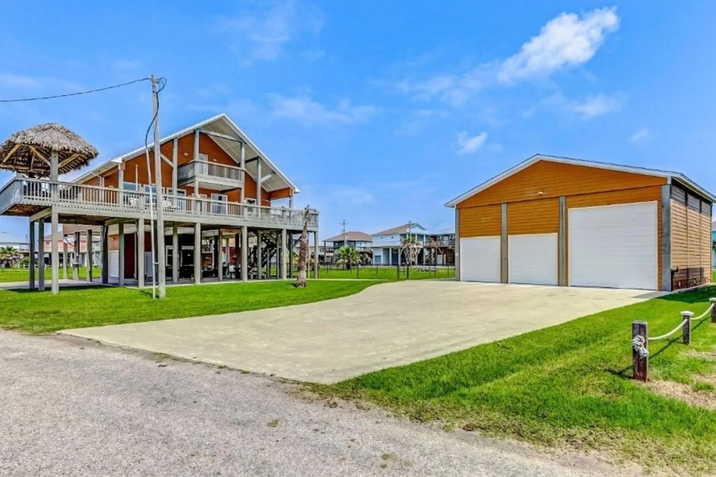 950 Seadrift Drive, Crystal Beach