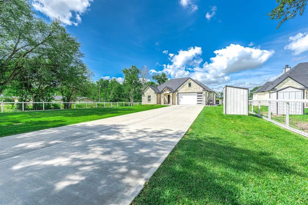 8032 Short Rd Road, Needville