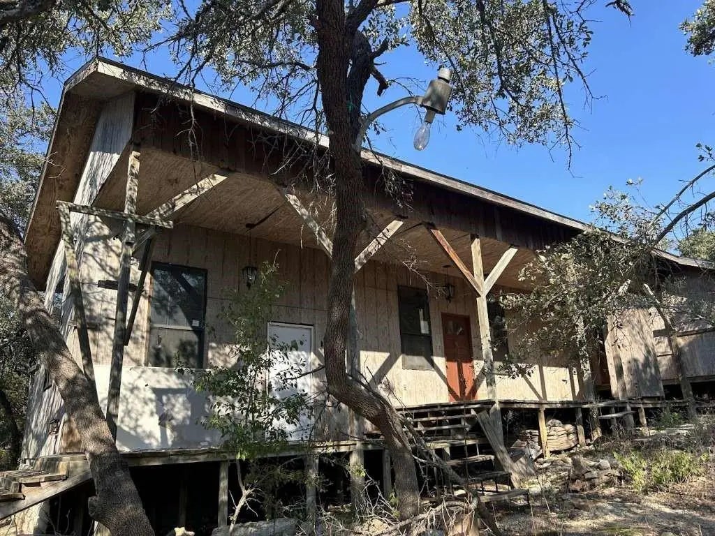 299 N Loop Drive, Blanco