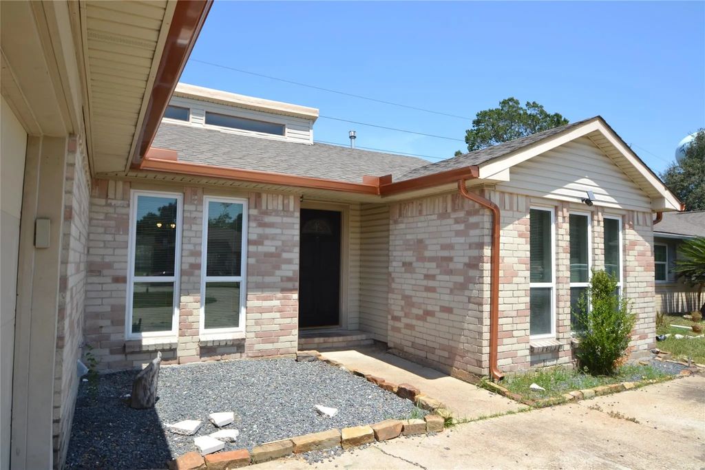 15718 Fox Springs Drive, Houston