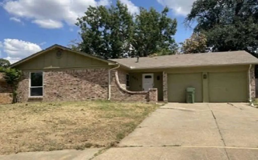 905 Kristin Court, Arlington