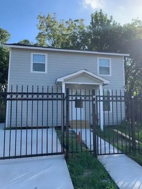 8502 N Main Street, Houston