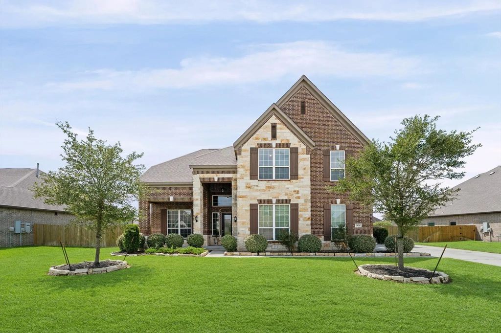 2806 Emerald Pines Lane, Iowa Colony