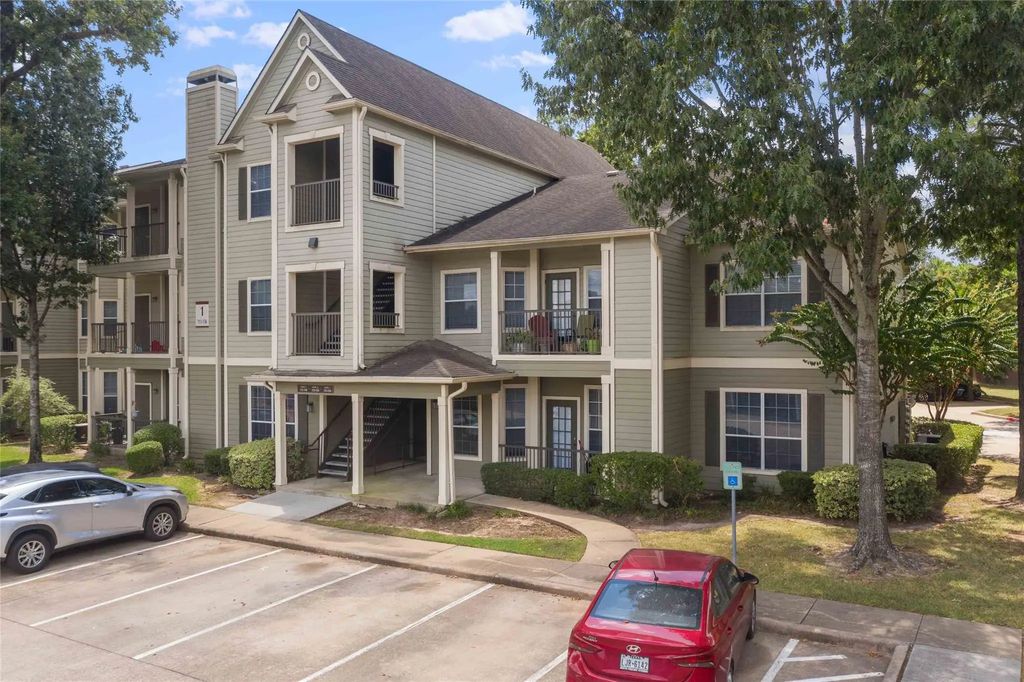 2400-818 Spring Rain Drive, Klein