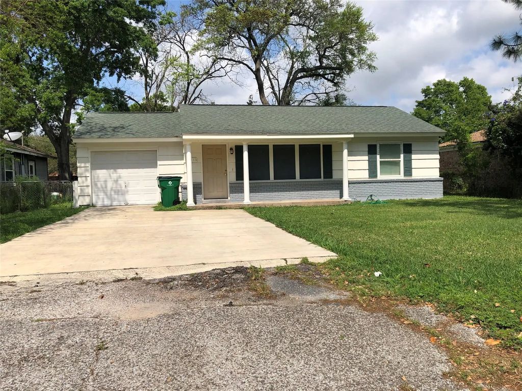 1113 E Miller Street, Angleton