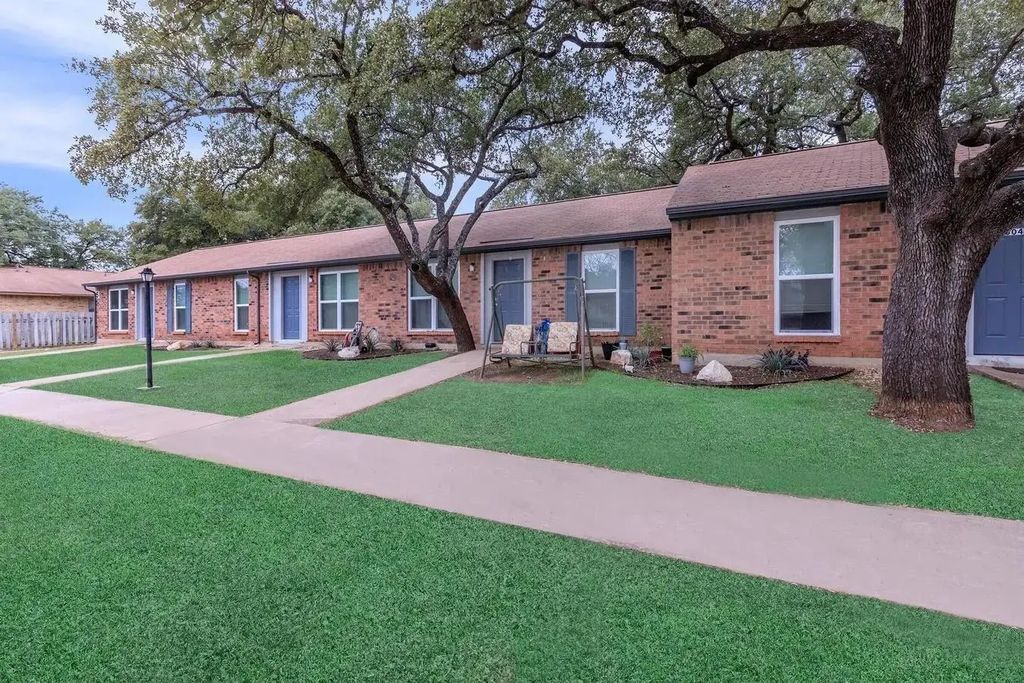 900 Westwood Dr, Round Rock