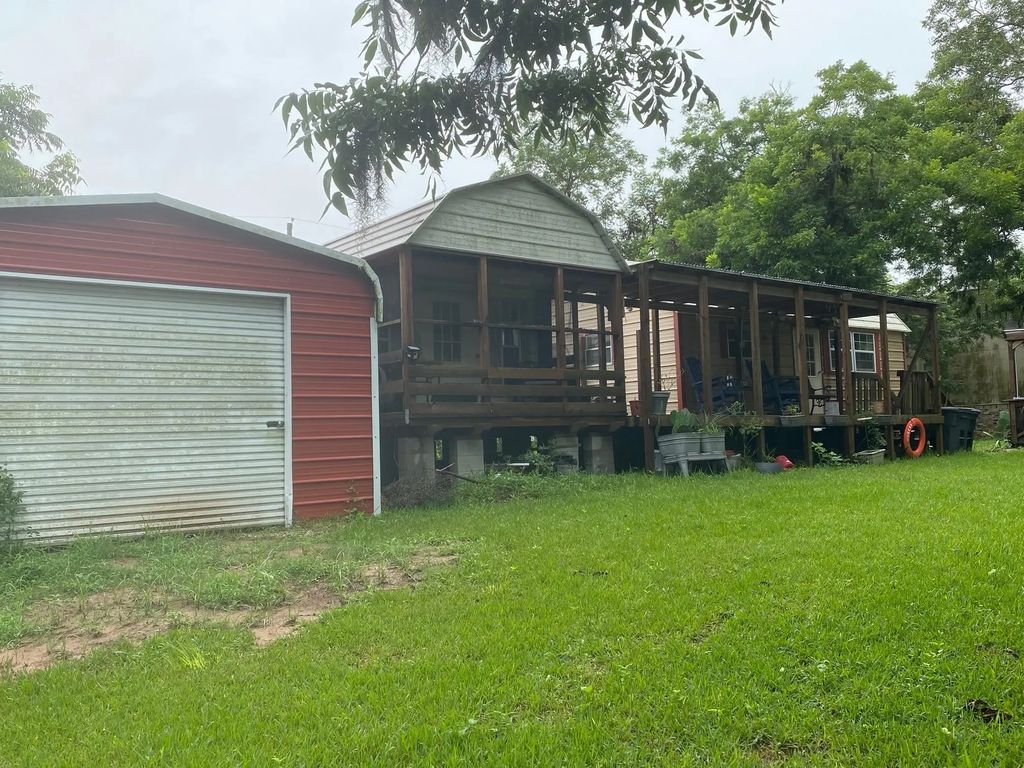 5401-7 County Road 334, Sweeny