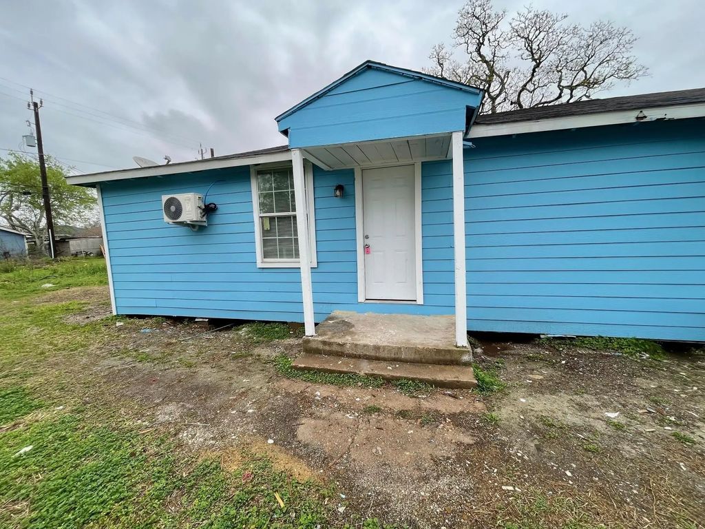 1014 W 5th Street 2, Freeport