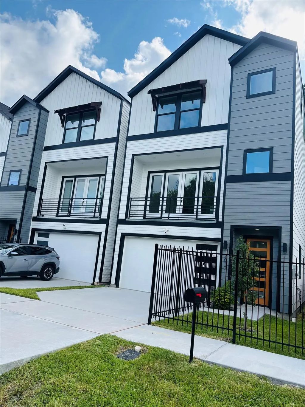 2010 Yates Street, Houston