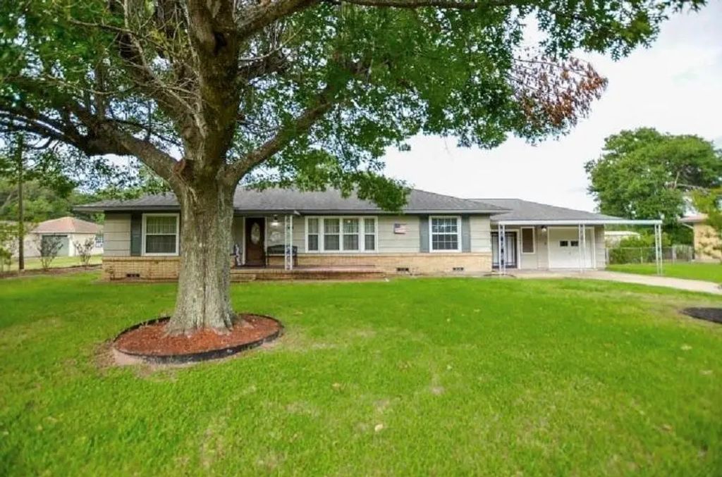 1116 N Meyer Street, Sealy