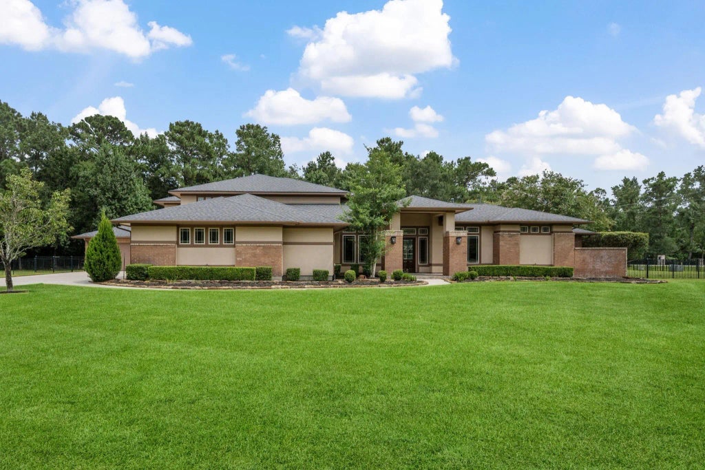 9453 Deer Path Lane, Magnolia