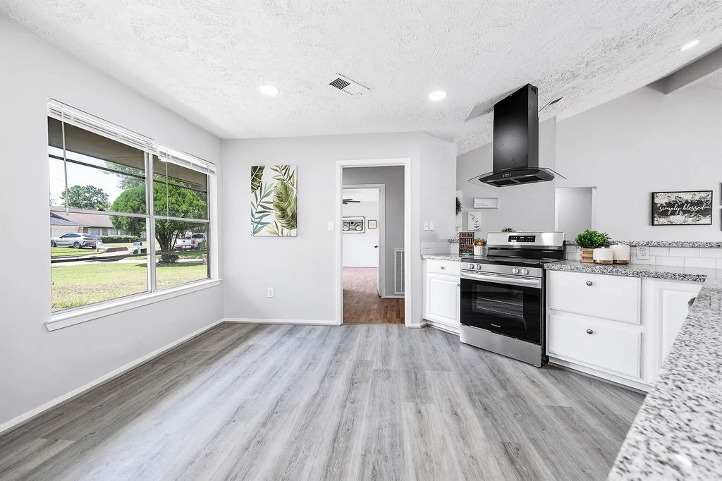 13402 Tara Oak Drive, Houston