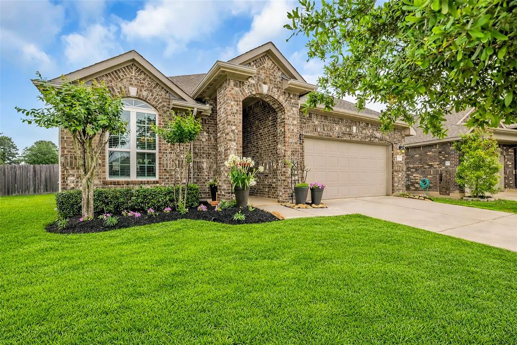 19055 Minero Lane, Montgomery