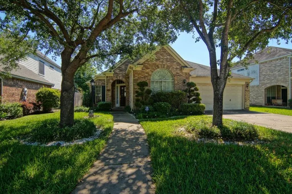 3819 Shady Breeze Dr, Houston
