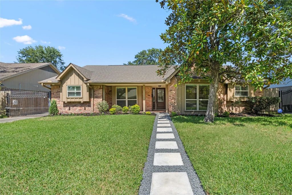5834 Braesheather Drive, Houston